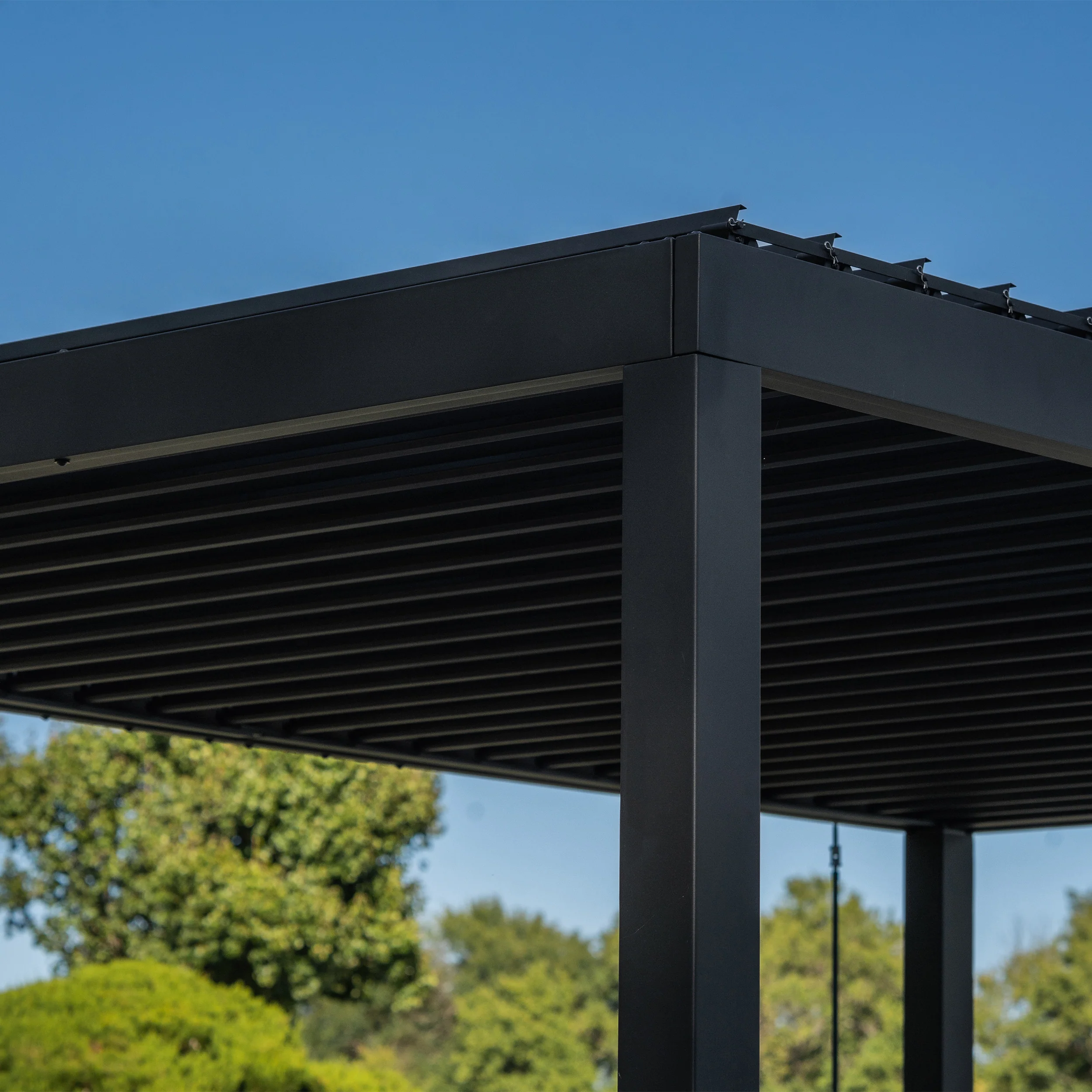4.9m x 3.0m (16ft x 10ft) Sarasota Steel Louvered Pergola - Image 11